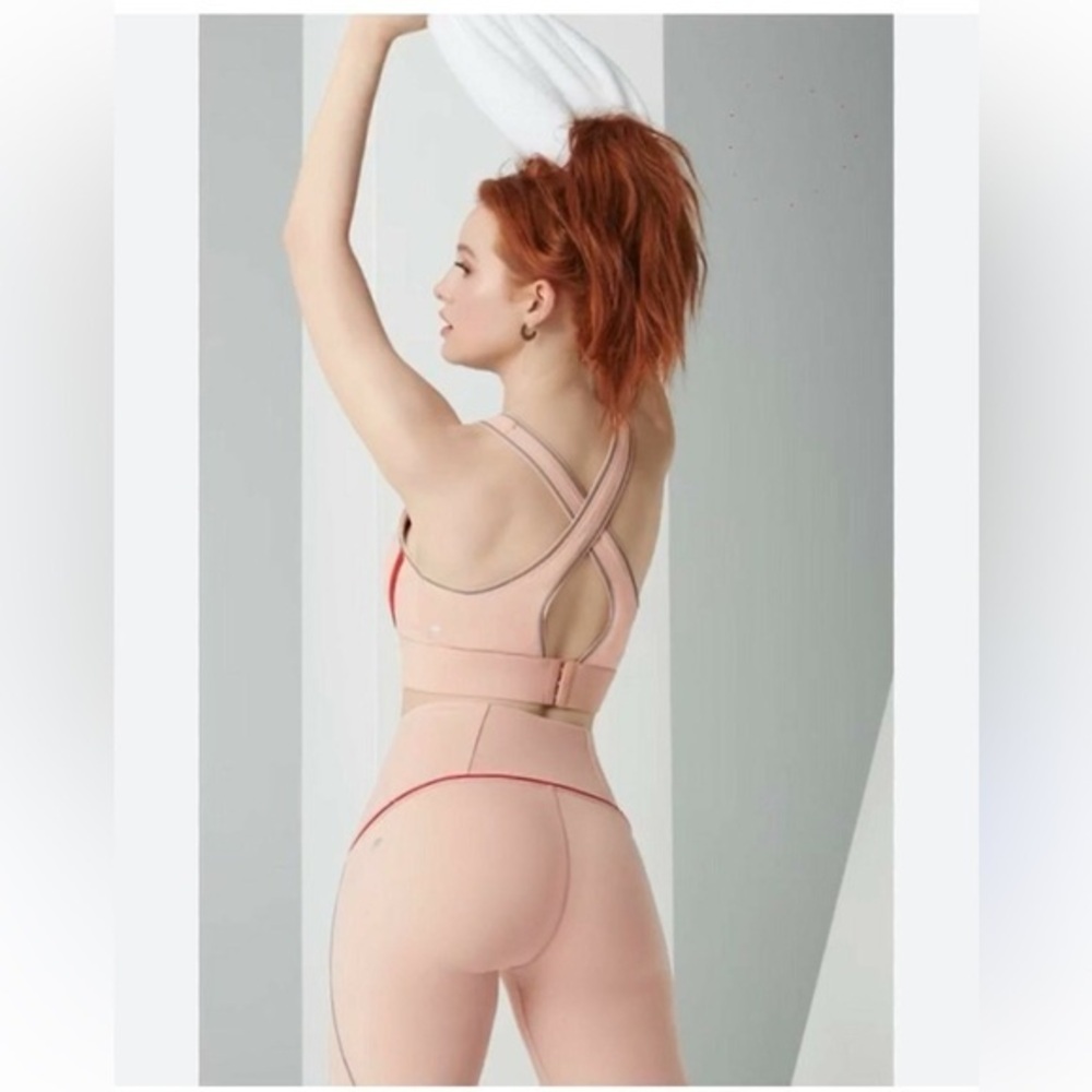 NWT Fabletics High-Waisted Motion365® Reflective 7/8